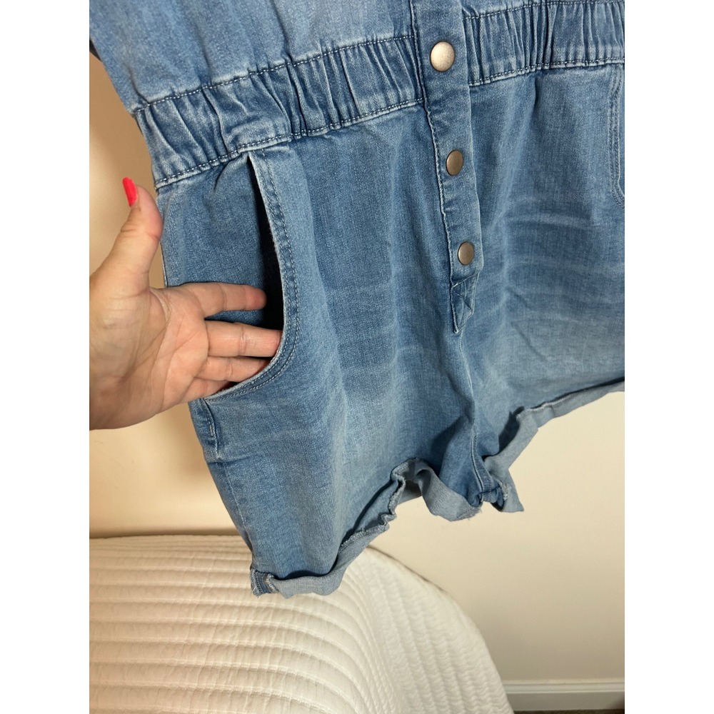 CELEBRITY PINK Denim Chambray Short Romper Utility Style Blue L G - Picture 6 of 6